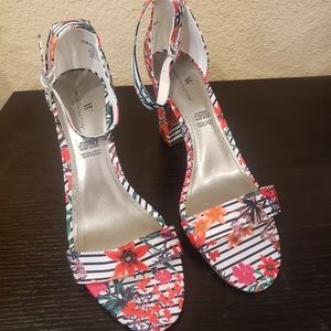 Worthington floral print heels